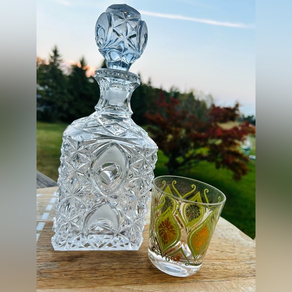 Crystal Decanter with stopper - Picture 1 of 11
